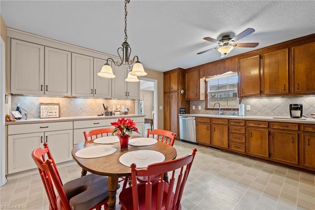 404 Hassellwood Drive, Jamestown, NC 27282