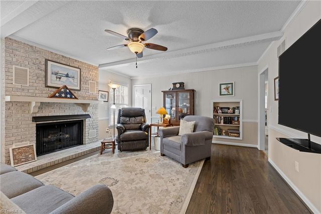 404 Hassellwood Drive, Jamestown, NC 27282