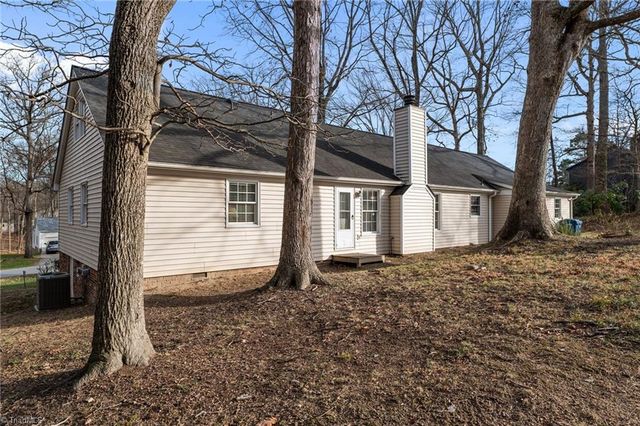 404 Hassellwood Drive, Jamestown, NC 27282