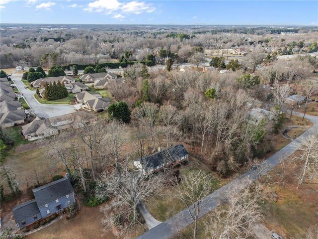 404 Hassellwood Drive, Jamestown, NC 27282