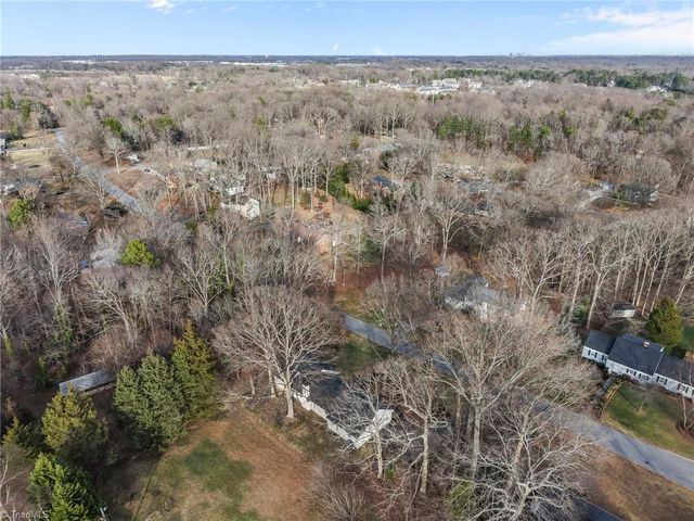 404 Hassellwood Drive, Jamestown, NC 27282