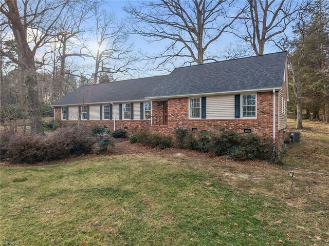 404 Hassellwood Drive, Jamestown, NC 27282