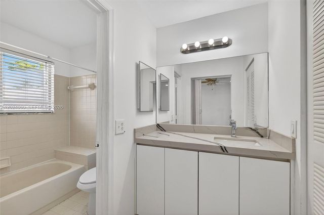 5843 Woodlands Blvd 5843, Tamarac, FL 33319