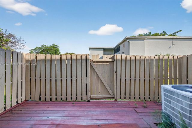 5843 Woodlands Blvd 5843, Tamarac, FL 33319