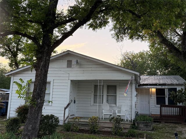 1828 W Mill Street SW, New Braunfels, TX 78130