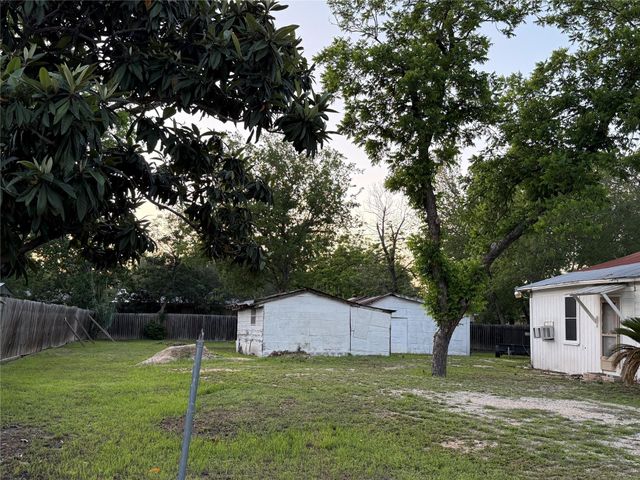 1828 W Mill Street SW, New Braunfels, TX 78130
