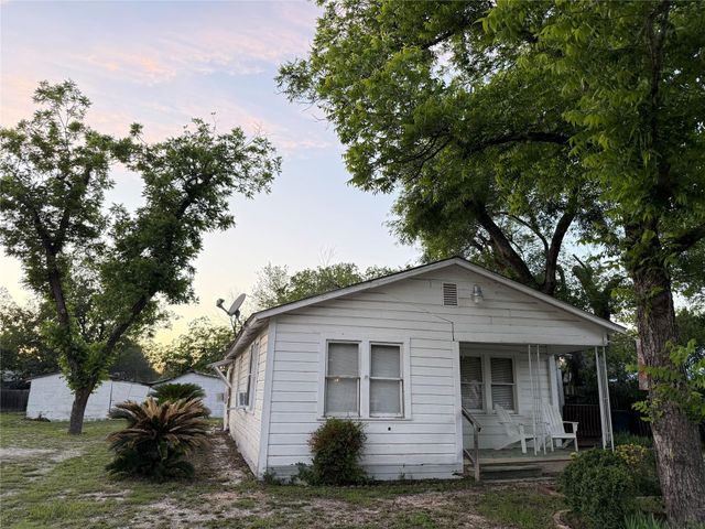 1828 W Mill Street SW, New Braunfels, TX 78130