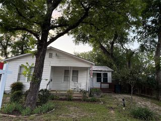 1828 W Mill Street SW, New Braunfels, TX 78130