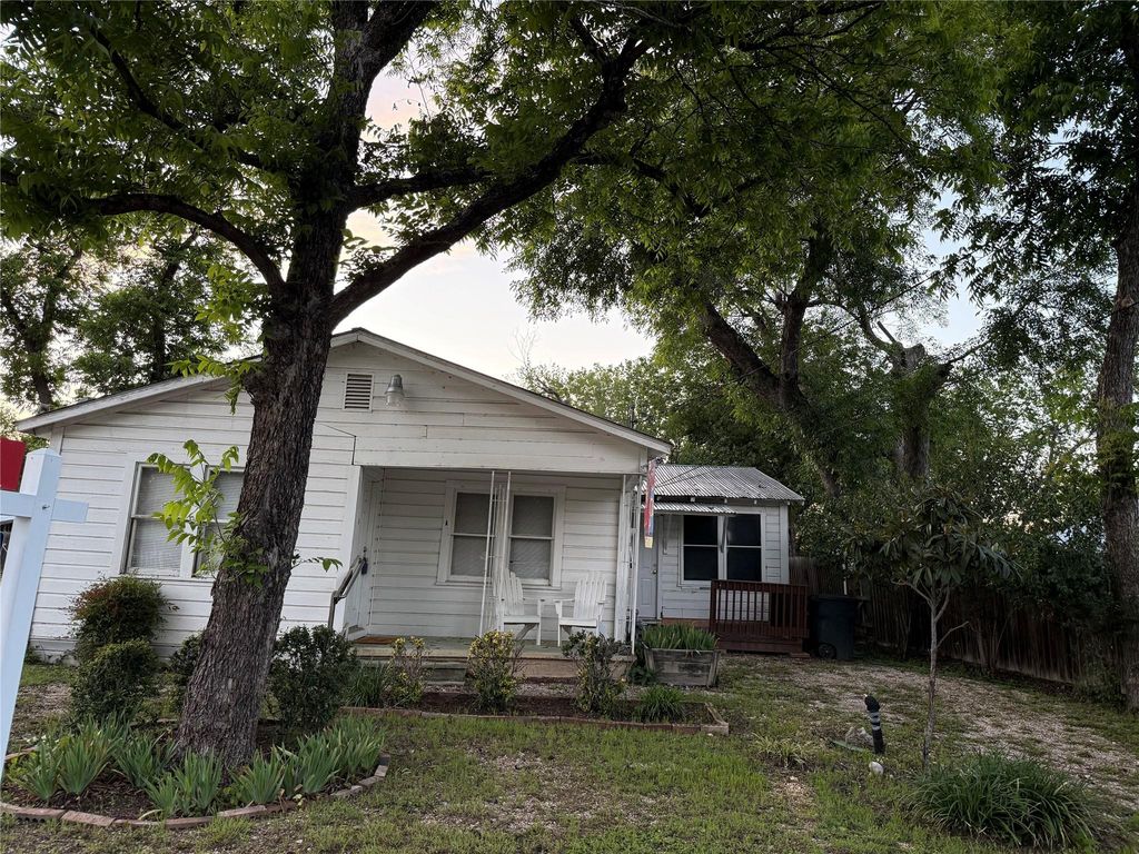 1828 W Mill Street SW, New Braunfels, TX 78130