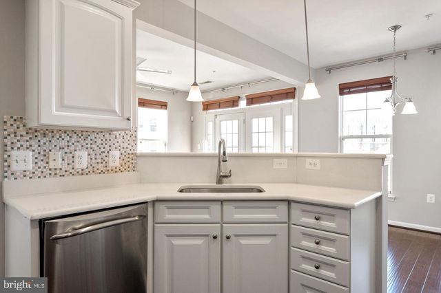 42183 SHORECREST TER, Aldie, VA 20105