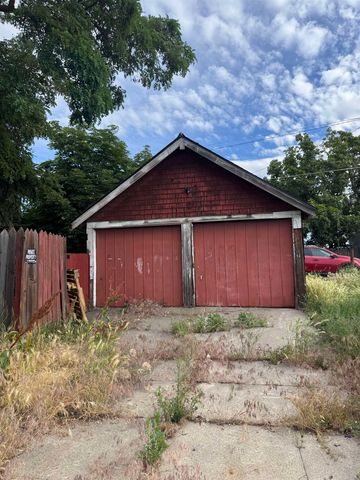 1220 N Madison St, Spokane, WA 99201
