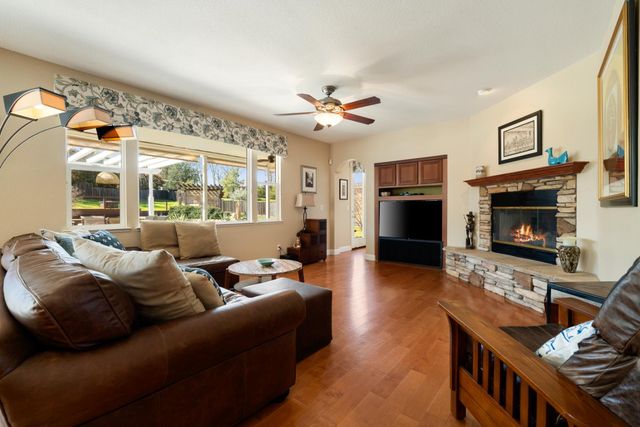 2066 Summer Dr, El Dorado Hills, CA 95762