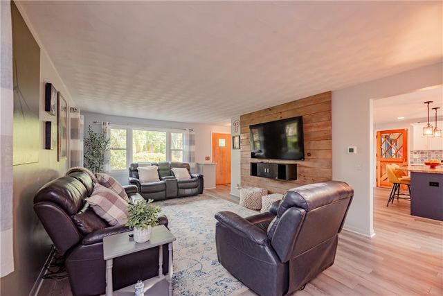 151 Salt Road, Webster, NY 14580