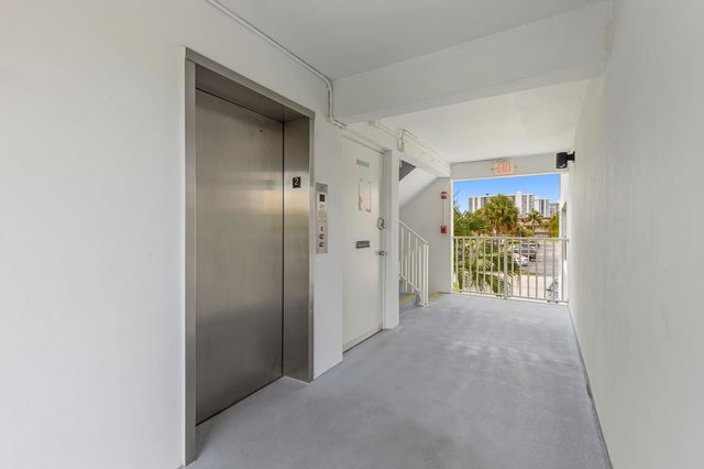 3201 NE 8th Street 206, Pompano Beach, FL 33062