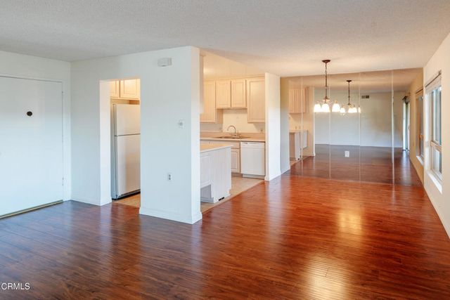 324 Chestnut Hill Court 14, Thousand Oaks, CA 91360