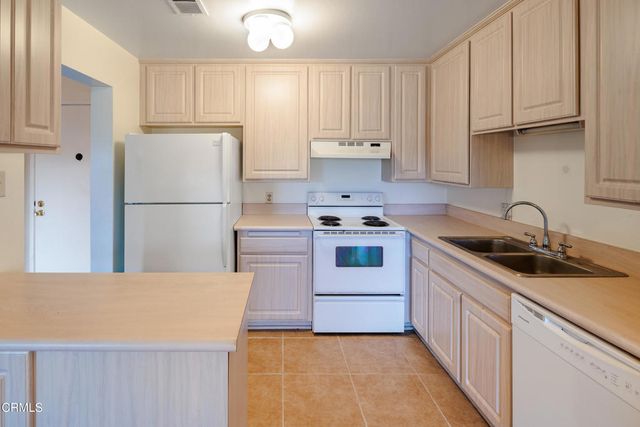 324 Chestnut Hill Court 14, Thousand Oaks, CA 91360
