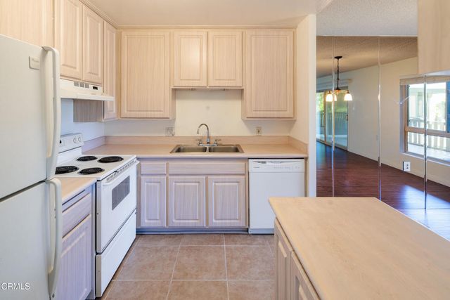 324 Chestnut Hill Court 14, Thousand Oaks, CA 91360