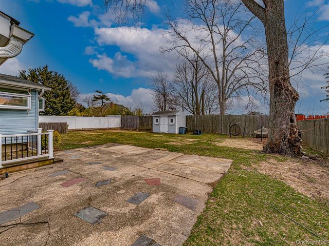 11 Lawrence Road, Deer Park, NY 11729