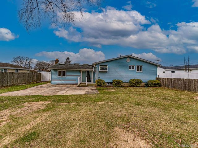 11 Lawrence Road, Deer Park, NY 11729