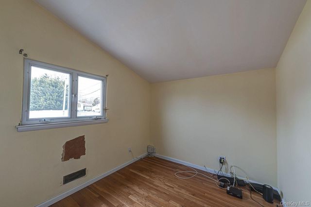 11 Lawrence Road, Deer Park, NY 11729