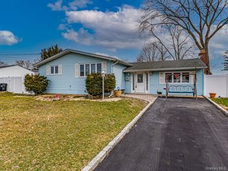 11 Lawrence Road, Deer Park, NY 11729