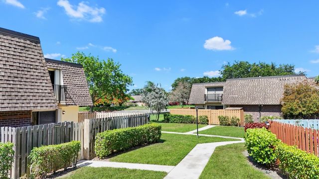 2897 SW 22nd Circle 44b, Delray Beach, FL 33445
