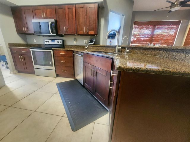 8035 COUNTRY RUN PARKWAY, Orlando, FL 32818
