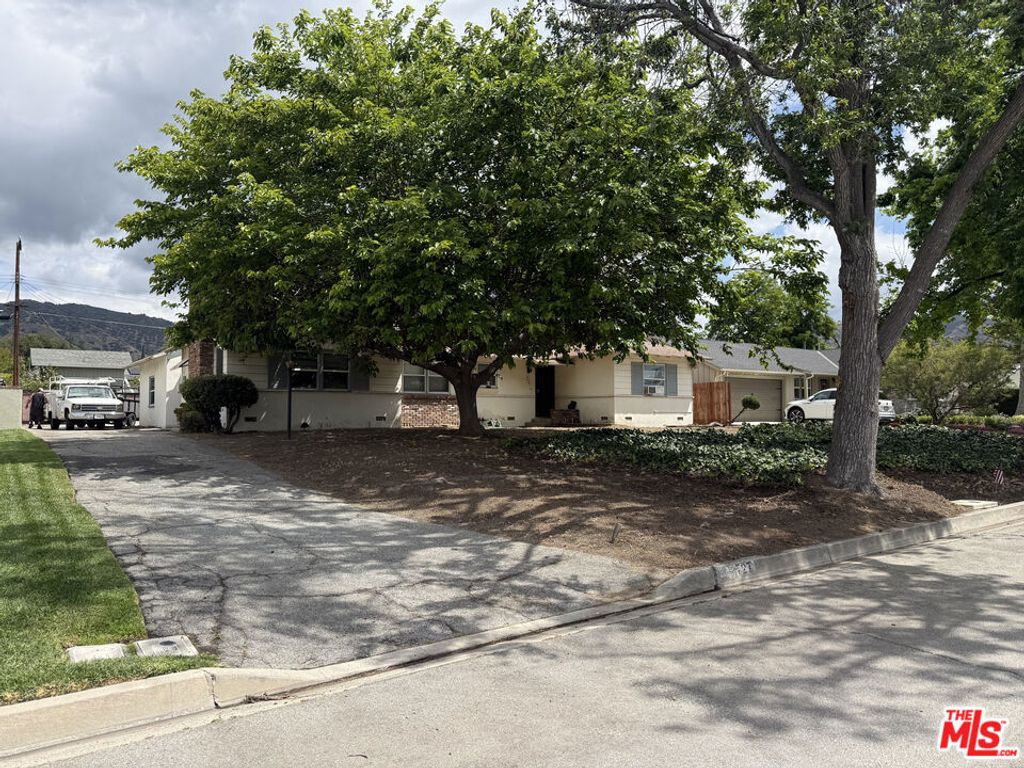 727 E Mountain View Avenue, Glendora, CA 91741