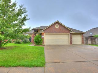 1605 SW 33rd Street, Moore, OK 73160