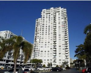 2780 NE 183RD Street 112, Aventura, FL 33160