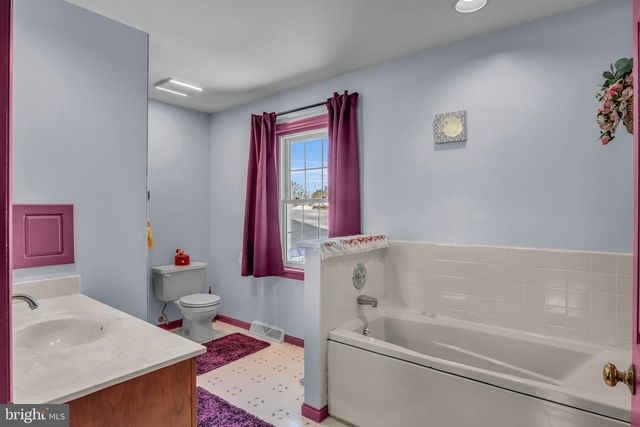 338 LOCUST LN, Mount Joy, PA 17552