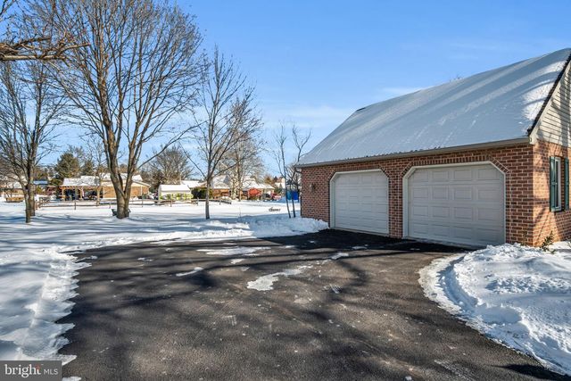 338 LOCUST LN, Mount Joy, PA 17552