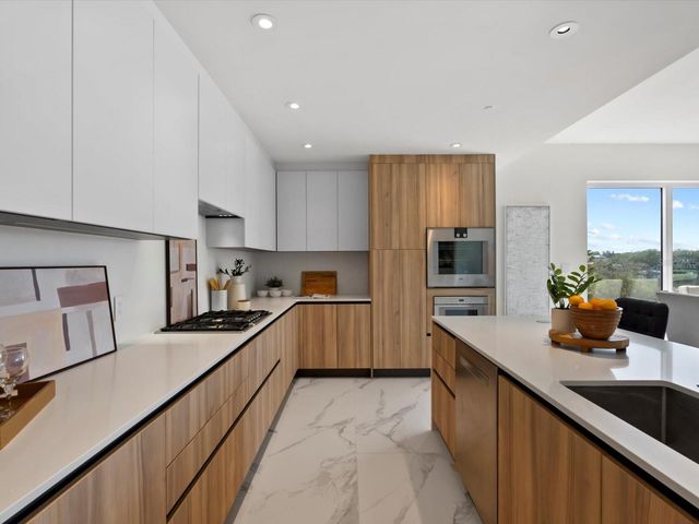 1020 SUNSET POINT ROAD 213, Clearwater, FL 33755