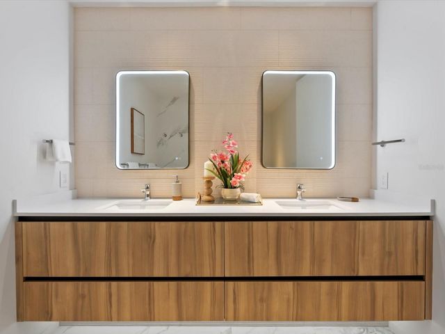 1020 SUNSET POINT ROAD 213, Clearwater, FL 33755