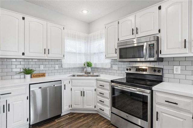 1011 Peggy Drive, Greenwood, MO 64034