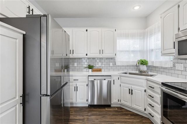 1011 Peggy Drive, Greenwood, MO 64034