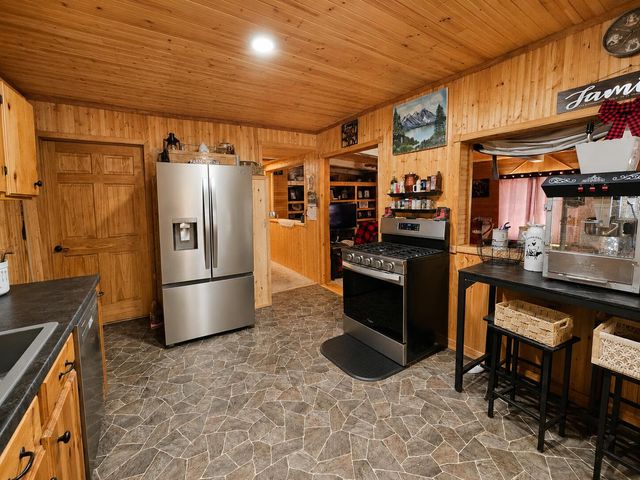 73 N State Street, Hesperia Vlg, MI 49421