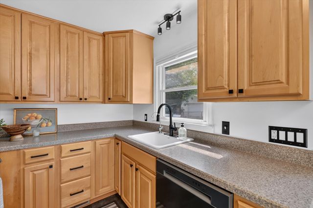 1604 Roseland Avenue, Kalamazoo, MI 49001