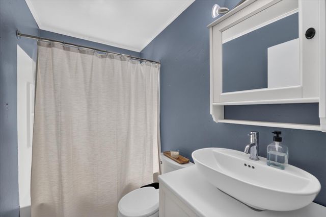 1604 Roseland Avenue, Kalamazoo, MI 49001