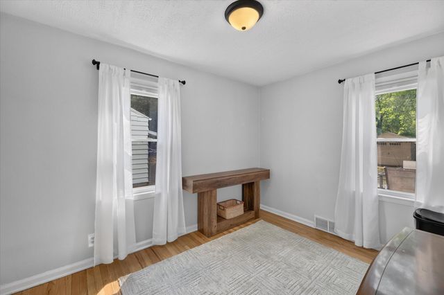 1604 Roseland Avenue, Kalamazoo, MI 49001