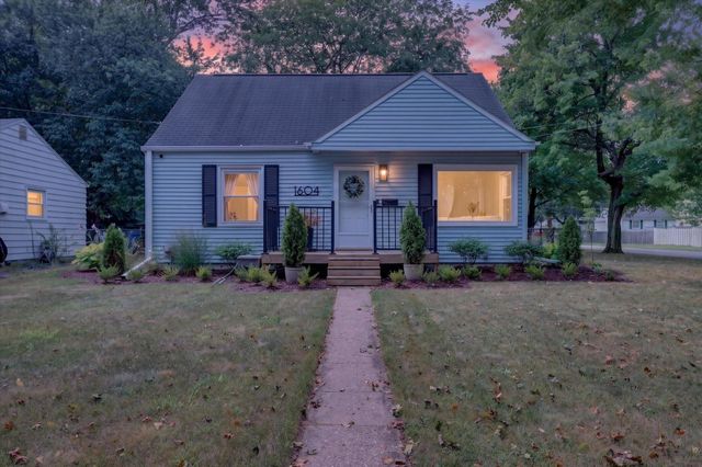 1604 Roseland Avenue, Kalamazoo, MI 49001