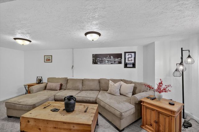 1604 Roseland Avenue, Kalamazoo, MI 49001