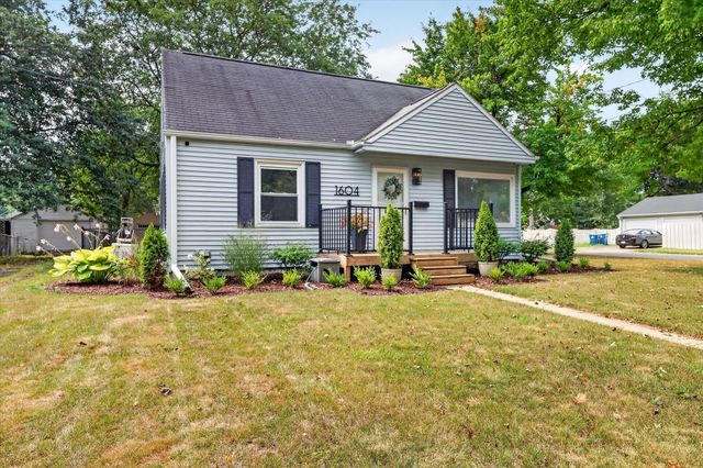 1604 Roseland Avenue, Kalamazoo, MI 49001