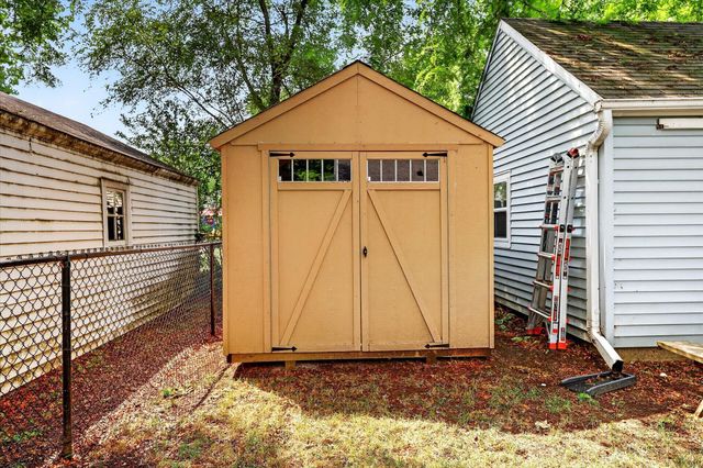 1604 Roseland Avenue, Kalamazoo, MI 49001