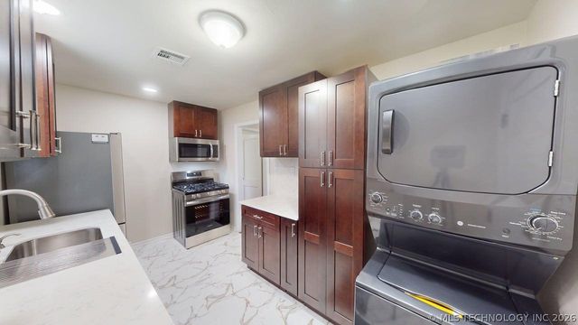 415 E Aquarium Place, Jenks, OK 74037