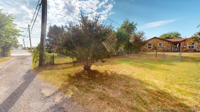 415 E Aquarium Place, Jenks, OK 74037