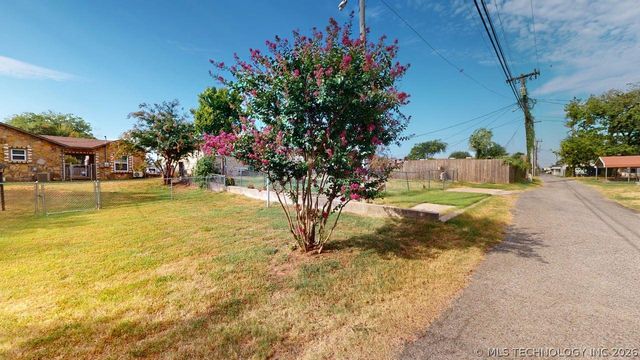 415 E Aquarium Place, Jenks, OK 74037