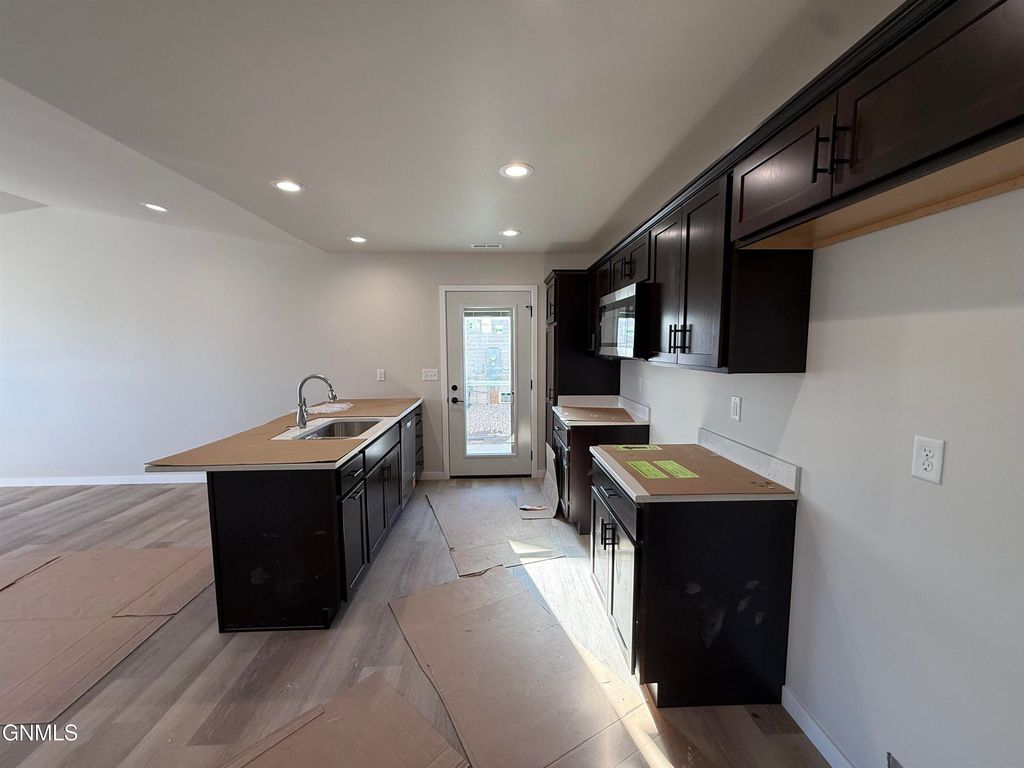 1564 47th Loop SE, Minot, ND 58701 photo 5