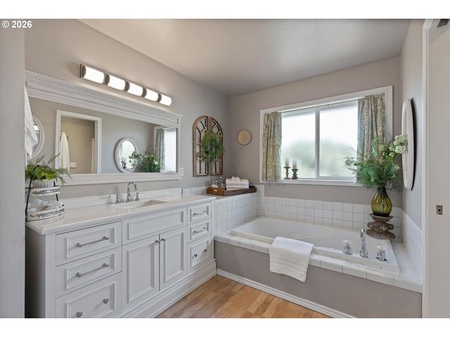 1164 Ne 14TH Pl, Canby, OR 97013