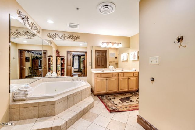 215 Woliss Lane, Gatlinburg, TN 37738